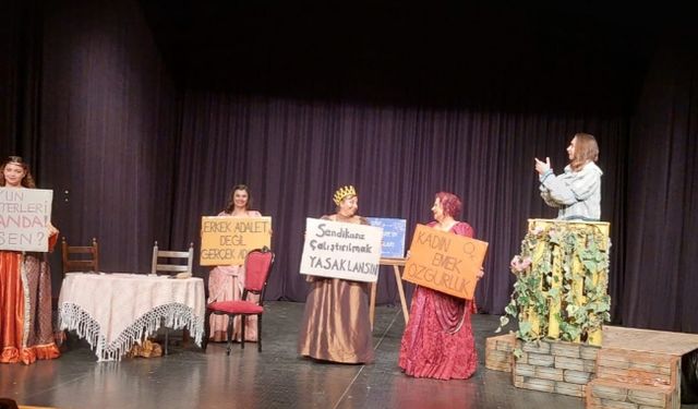 “Shakespeare’in Şen Kadınları” Girne’de sahnelendi