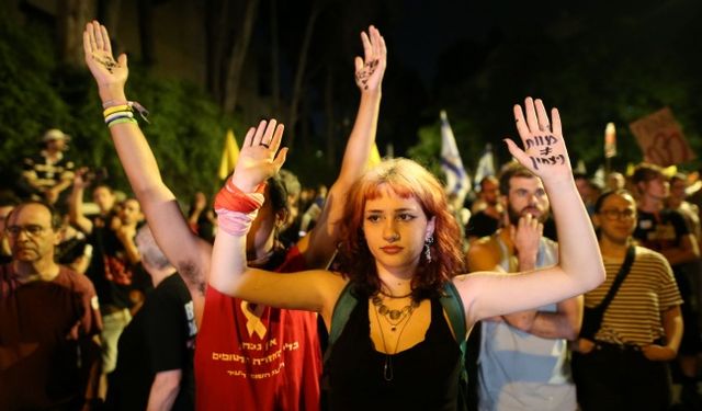 İsrail'de on binlerce kişi esir takası anlaşması talebiyle sokağa indi