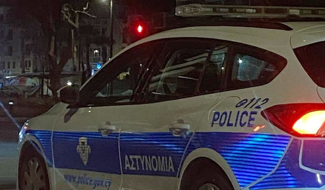Güney Kıbrıs'a posta yoluyla gelen 2 kilo uyuşturucu ele geçirildi....