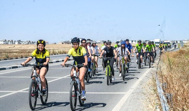 Öğrencilerle öğretmenler 19 Mayıs için pedal çevirdi