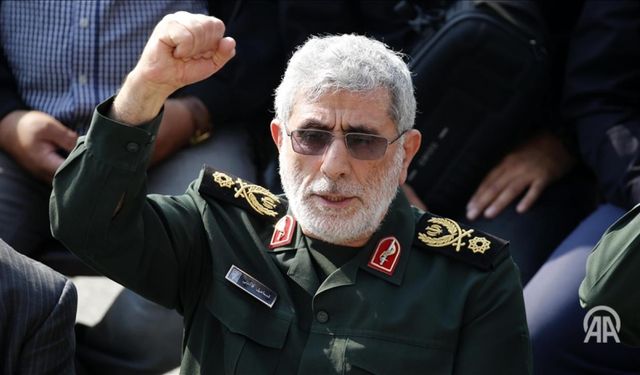 İsrail'in saldırısında öldürüldüğü iddia edilen İranlı general, Tahran'daki gösterilere katıldı