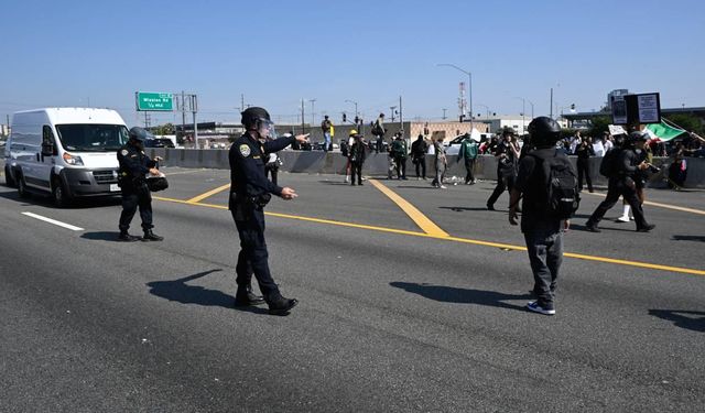 Los Angeles'ta sokağa çıkma yasağı ilan edildi
