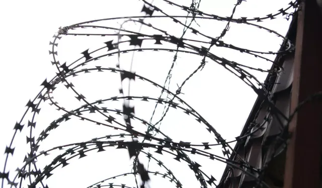 Pakistan'da depremin ardından 200'den fazla mahkum firar etti