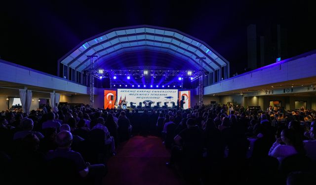 Tatar, Akdeniz Karpaz Üniversitesi mezuniyet törenine katıldı
