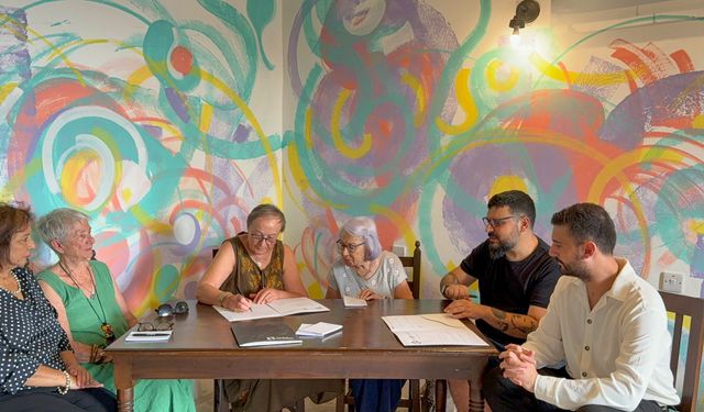 Arkhe Lefkoşa ile Kıbrıs Kâğıt Sanatçıları Derneği arasında Bienal Lefkoşa için iş birliği protokolü…