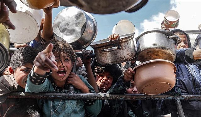 Gazze Şeridi’nden sosyal medyaya taşan feryat: #Gazze_Açlıktan_Ölüyor