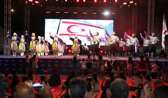 İskele Belediyesi KKTC'yi Samsun'da düzenlenen halk oyunları festivalinde temsil etti