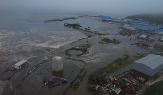 Tsunami dalgaları Hawaii'yi etkilemeye başladı... Rusya'da tsunami dalgalarının boyu beş metreyi buldu