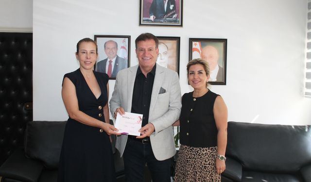 Arıklı, US Fuarcılık ile Kıbrıs Türk Güzellik Uzmanları Birliği başkanlarını kabul etti