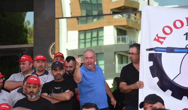 KOOP-SEN’den KOOPBANK Genel Müdürlüğü önünde eylem: “Ekonomik kuruluşlar, siyasi akılla yönetilemez”