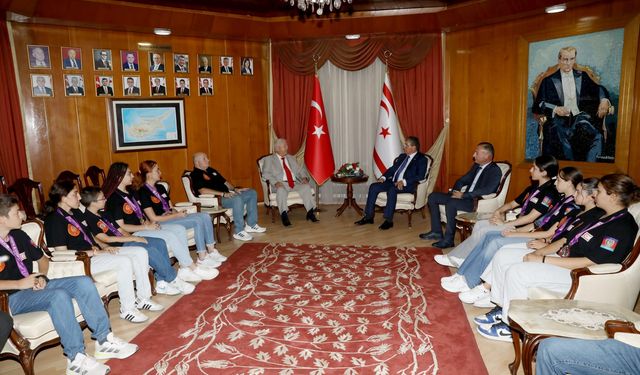 Başbakan Üstel, İskoçya'daki turnuvada başarı elde eden KKTC Tekvando Milli Takımını kabul etti