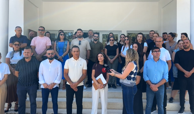 KTOEÖS, Lefke Gazi Lisesi önünde basın açıklaması yaptı