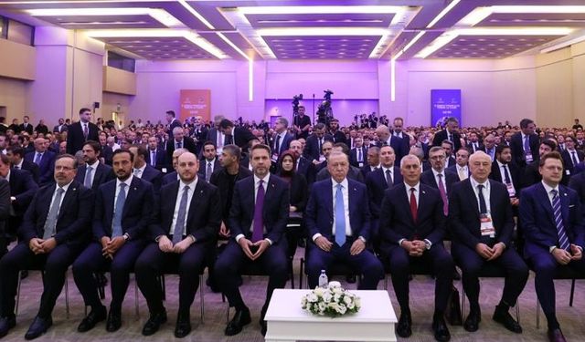 Ekonomi ve Enerji Bakanı Olgun Amcaoğlu, EVF 2025’e katıldı