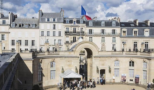 İstifa eden Lecornu'nun yeniden başbakan olarak atamasına Fransa’daki partilerden tepki