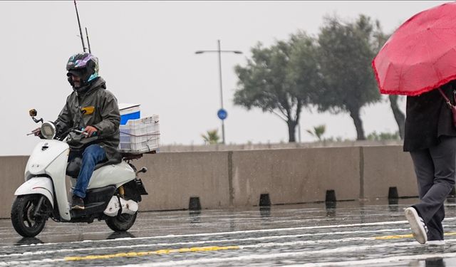 Endonezya'nın başkenti Cakarta'daki yağmur suyunda mikroplastikler tespit edildi