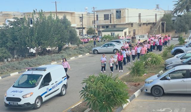 Yenierenköy İlkokulu öğrencileri, Meme Kanseri Farkındalık Etkinliği gerçekleştirdi