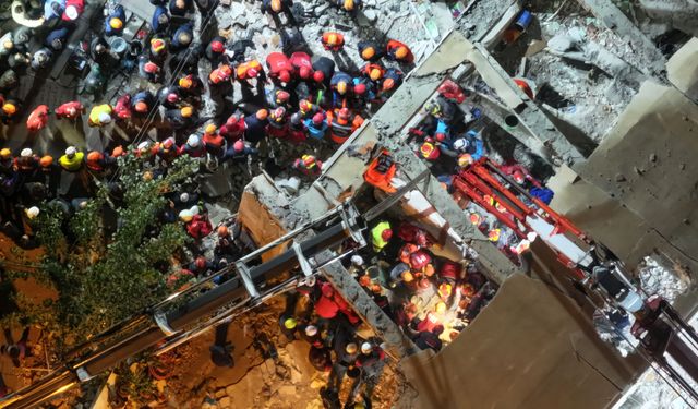 Gebze’de 7 Katlı Bina Çöktü: 4 Kişi Hayatını Kaybetti, 1 Kişi Kurtarıldı