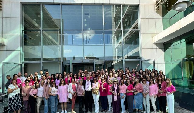 Gelir ve Vergi Dairesi’ndeki etkinlikte meme kanserine dikkat çekildi