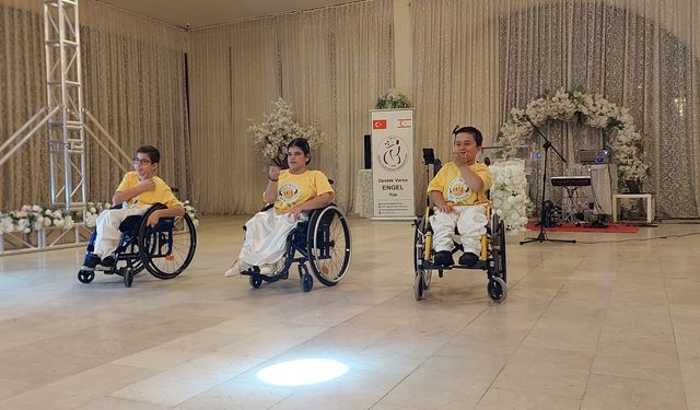 Kalp Atışı Tekerlekli Sandalye Dans Grubu gösterisi dün akşam yapıldı