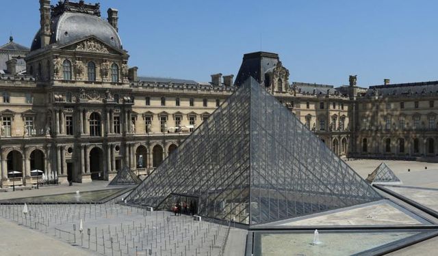 Louvre’dan 88 milyon euroluk mücevher çalındı