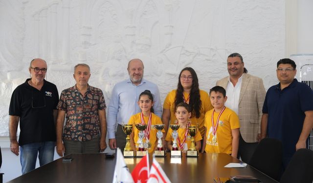 Kıbrıs Bilişim ve Teknoloji Derneği öğrencileri Türkiye Beyin Olimpiyatları’nda ödül kazandı