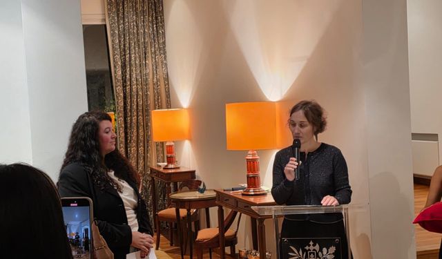 Fransızca öğretmeni Filiz Soyer şövalye unvanına layık görüldü