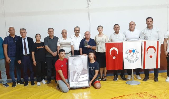 Güreşseverler Derneği, 20.Rifat Şener Güreş Hizmet Ödülü’nü Reşat Tekin’e verdi