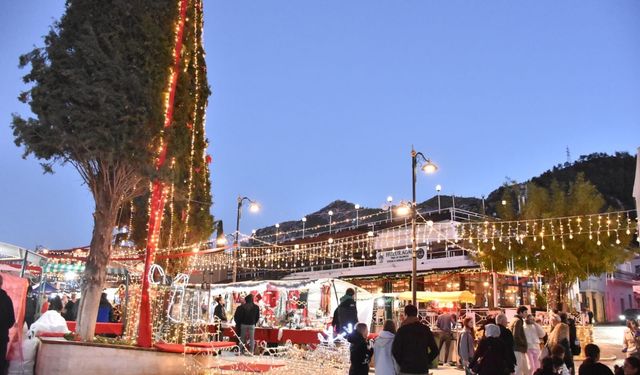 Bellapais’te Yeni Yıl Pazarı'nın ilk günü geride kaldı