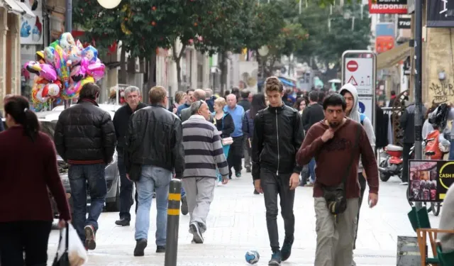 Eurobarometre’ye göre Rumların yüzde 84’ü hayatından memnun