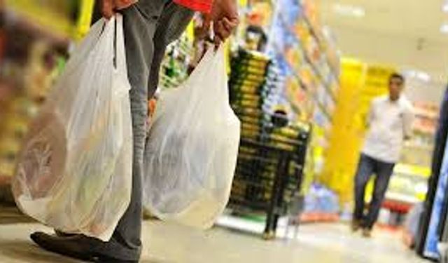 Market poşetleri 2026’da yasaklanıyor: Bakanlık bez çanta dağıtımı gerçekleştiriyor