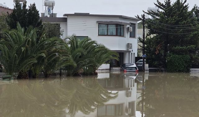 KKTC'deki olumsuz hava koşullarının neden olduğu su taşkınları ve diğer olaylar Rum basınında