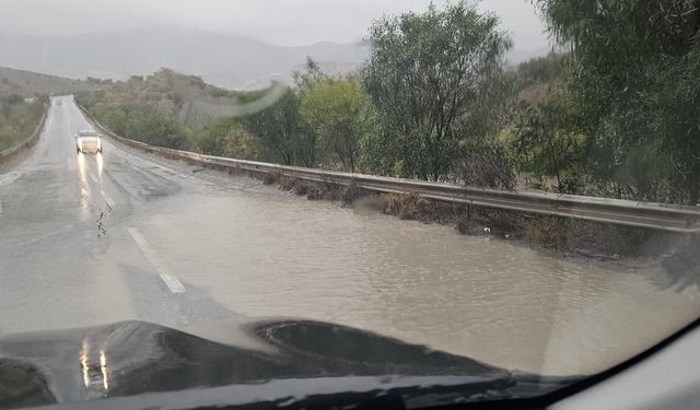 Polis sürücüleri uyardı….Girne–Değirmenlik ana yolunda su birikintileri oluştu