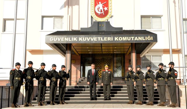 Erhürman, KTBK ve GKK Komutanlarını ziyaret etti