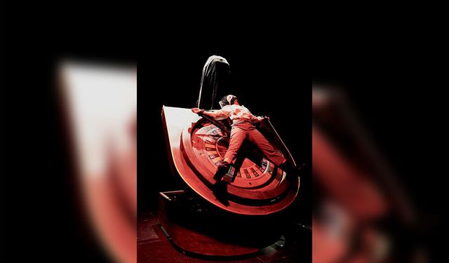 Raskolnikov oyununun gösterimleri devam ediyor