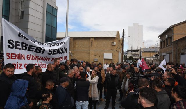 Hayvan üreticileri Tarım Bakanlığı önünde eylem yaptı