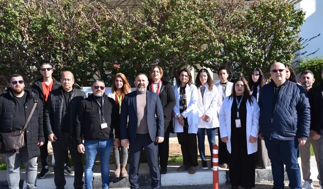 KTAMS, Gazimağusa Devlet Hastanesi Laboratuvarı’nda bir günlük uyarı grevi yaptı