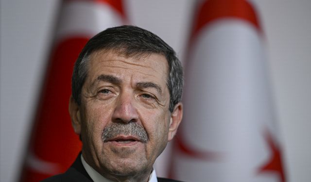 Ertuğruloğlu, Kıbrıs konusunda izlenen politikayı eleştirdi: “Kıbrıs Türkü’ne zaman ve statü kaybettiriliyor”