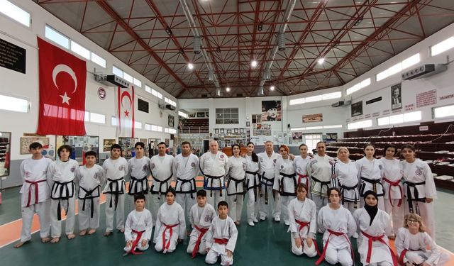 Taekwondoda kara kuşak sınavının ikici gününde Yarışmacılar Tüm hünerlerini gösterdiler