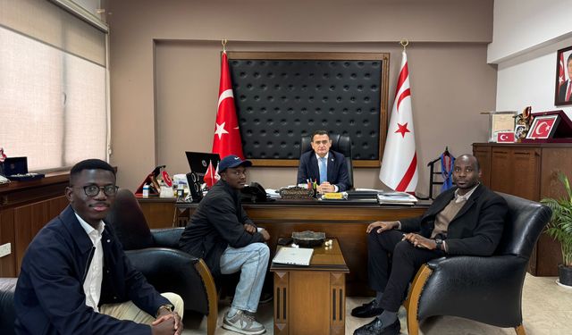 İçişleri Bakanı Oğuz, yabancı öğrencilerin muhaceret sorunlarını dinledi