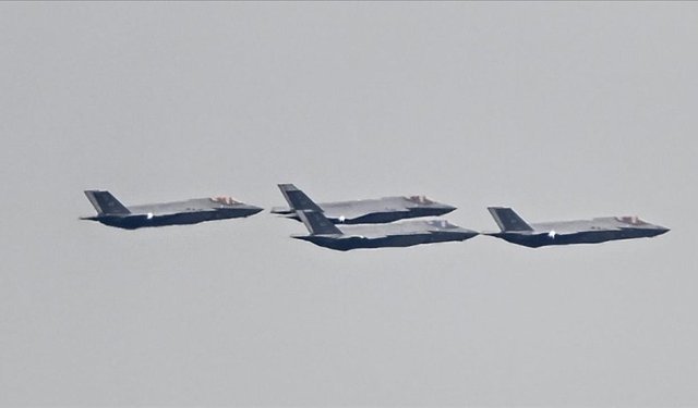 İspanya, İran'a yönelik saldırılara katılan ABD uçaklarına hava sahasını kapattı