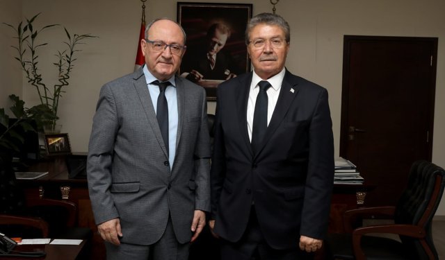 Başbakan Üstel, Gazeteciler Cemiyeti Başkanı Akar’ı kabul etti