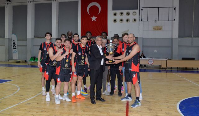Cumhurbaşkanı Erhürman, KKTC Basketbol Federasyonu Cumhurbaşkanlığı Kupası Final Maçı'nı izledi