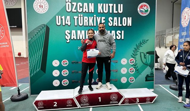 Elif, Bursa’da Türkiye üçüncüsü