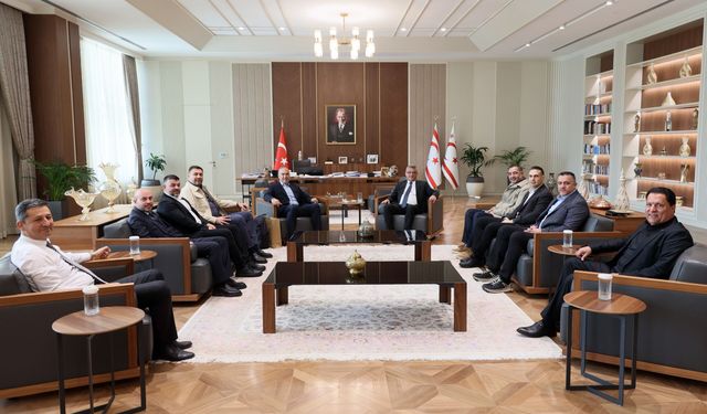 Cumhurbaşkanı Erhürman, KTFF başkanı ve yönetim kurulu üyelerini kabul etti