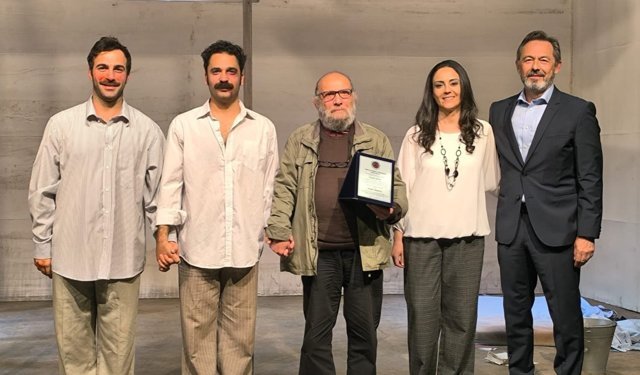 Ethal Tiyatrosu Lefkoşa’da sahnelendi. “Ethal Onur Ödülü” Yaşar Ersoy’a verildi