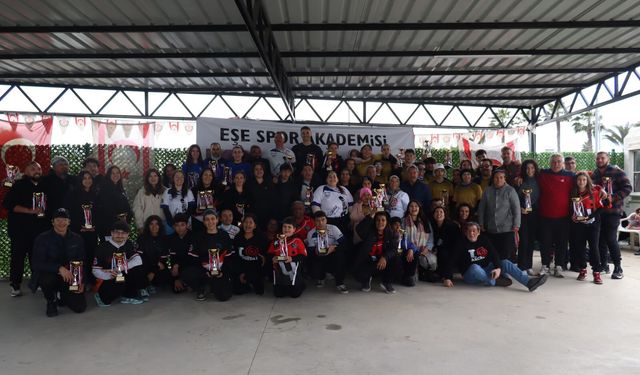 Oklar Eşe Bakkal Anısına Atıldı