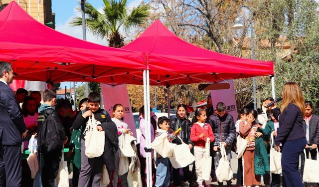 KKTC'de çocukların katıldığı sıfır atık ve geri dönüşüm etkinliği düzenlendi
