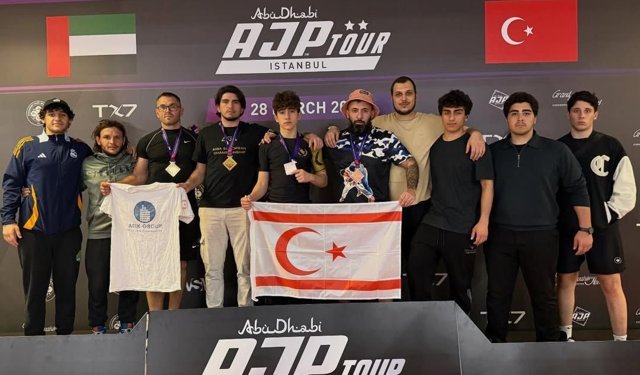 Caeser Fight Club sporcuları İstanbul’da madalyaları topladı