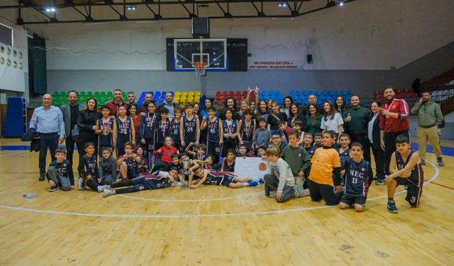 YDİ Namağlup Şampiyon