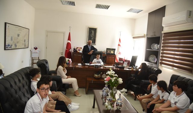 Milli Eğitim Bakanı Çavuşoğlu makamını Şht. Yalçın İlkokulu öğrencisi Hasan Basmaz’a devretti